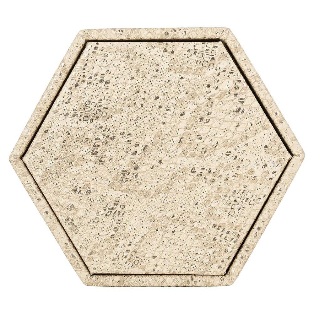 Uniek hexagonaal wijnkistje van kurk met tekstuur voor stijlvolle wijnpresentatie en opslag, perfect voor interieur- en tuindecoratie.