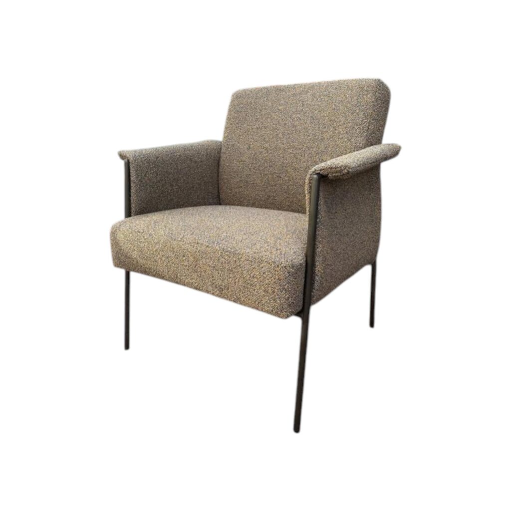Fauteuil Vento HE Design stof stevig zacht metalen zwarte poot mokana met armleuning en rugleuning