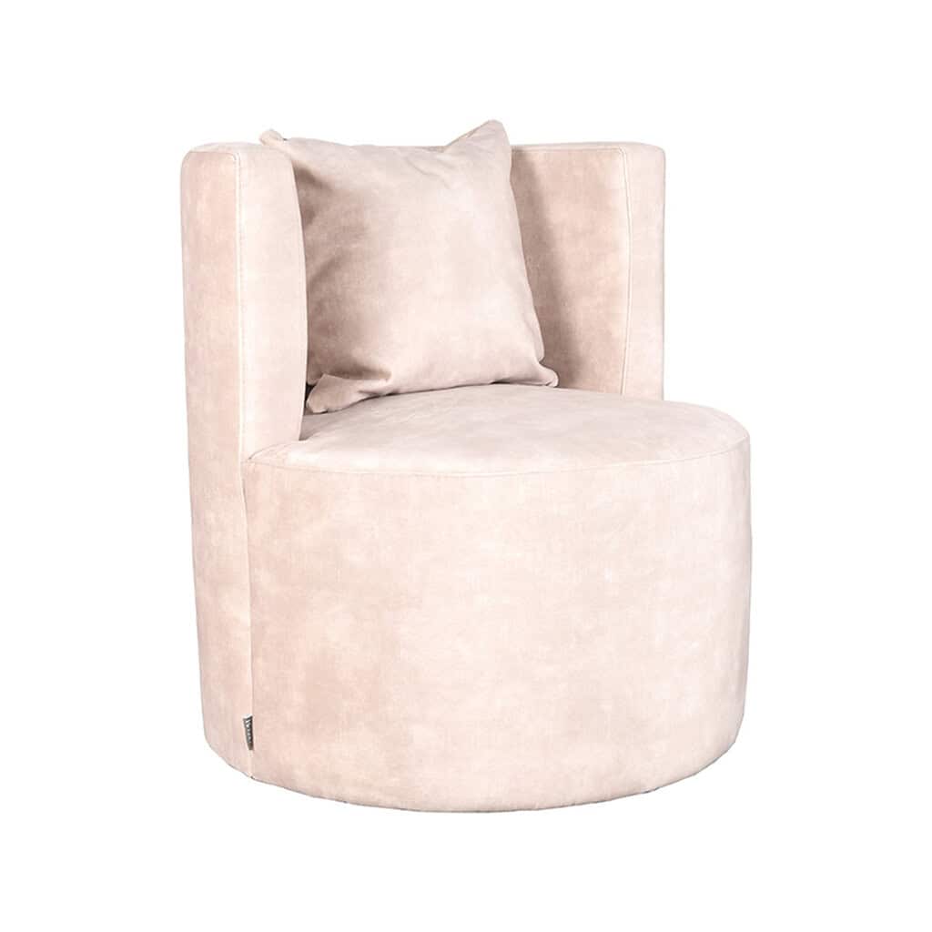 Comfortabele beige stoffen fauteuil met ruime kussen, perfect voor lounges en moderne interieurs.