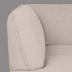 Nieuwsberg: 2. Elegant beige stoffen bank met moderne ontwerp en comfortabele zitting voor een stijlvolle woonkamer 3. Moderne beige stoffen bank met comfortabele zitting en stijlvolle uitstraling, perfect voor een eigentijdse interieurstijl 4. De afbeelding toont een close-up van een beige stoffen bank van Mokana Meubelen met een gestikte rand en zachte textuur, ideaal voor wie op zoek is naar comfort en design in huis. Relevantie: hoog.