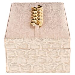 Gouden sieraden armband op luxe verzilverd sieradendoosje met pink snake print, elegantaccessoire voor vrouwen.