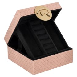 Luxueuze horlogebox met zwart interieur, perfect voor het opbergen van sieraden en horloges, gecombineerd met een elegante roze buitenkant en gouden sluiting voor een stijlvolle uitstraling.