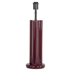 Elegante vloerlamp met een luxueus paarse, glanzende afwerking en zwart metalen details voor moderne interieurverlichting.