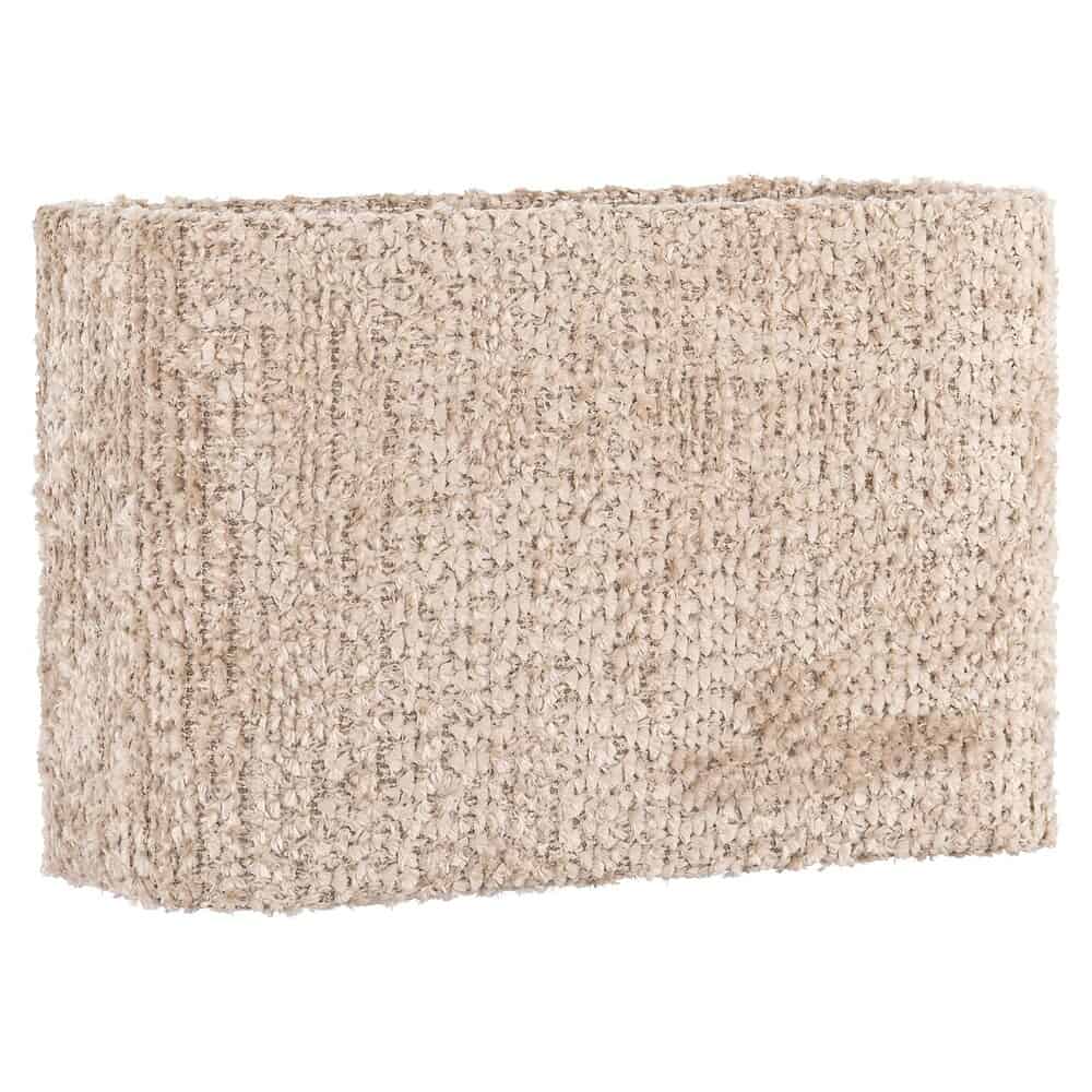 Zacht beige tapijt met hoogpolige reliëf structuur van Mokana Meubelen - onderhoudsvriendelijk, duurzaam en ideaal voor gezellige woonruimtes.