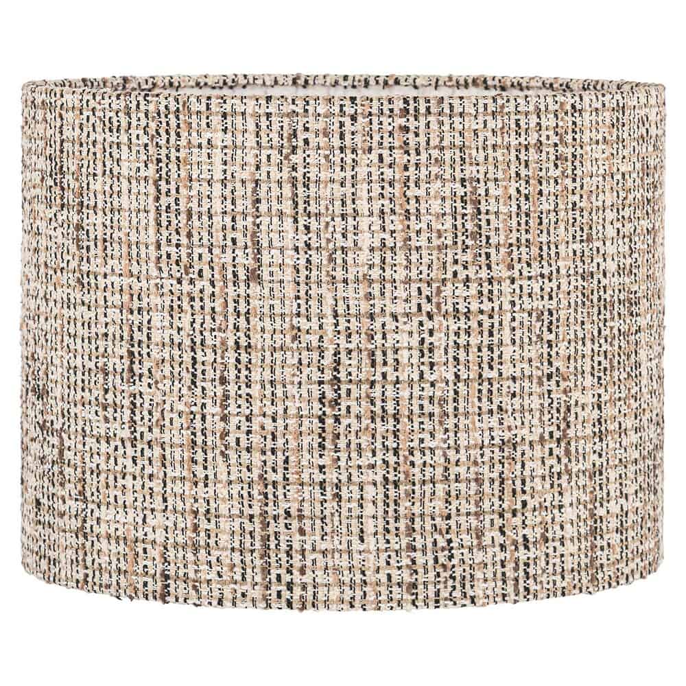 Handgeweven rieten lampenkap met natuurlijke tinten voor Scandinavisch interieur.