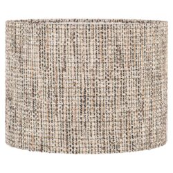 Handgeweven rieten lampenkap met natuurlijke tinten voor Scandinavisch interieur.