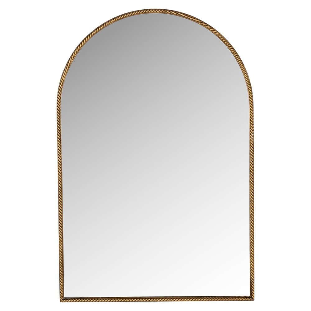 Elegante spiegel met een gouden, geribbelde rand, ideaal voor moderne en klassieke interieurs, accentueert de ruimte en voegt luxe toe aan uw woonkamer of slaapkamer.