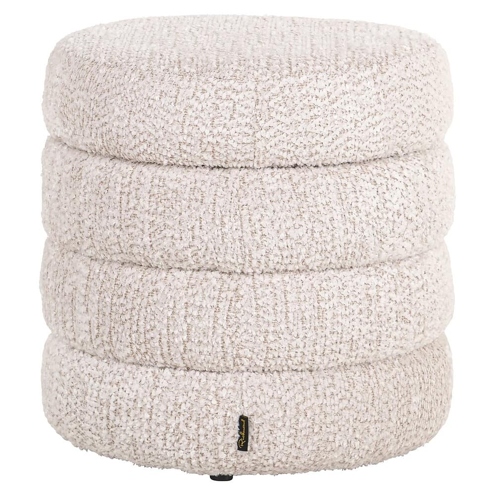 Zachte landelijke poef bekleed met ivoorkleurig Sherpa fleece, ideaal als bijzettafel of voetbank, perfect voor moderne en Scandinavische woonstijlen.