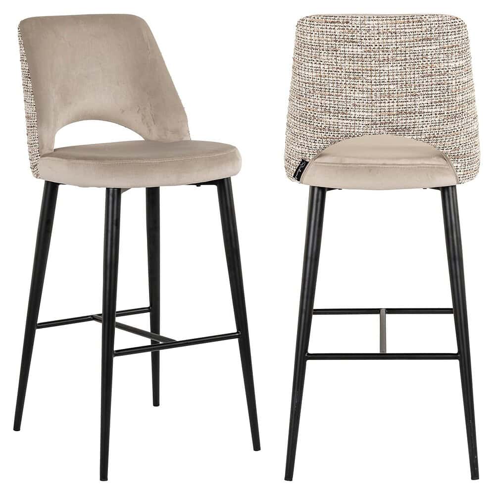 Zwevende barkrukken met beige stoffen zitting en houten onderstel, perfect voor een moderne keuken of bar.