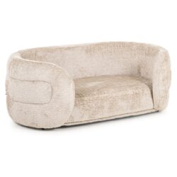 Zachte beige stoffen bank met uniek moderne en comfortabele design, perfect voor gezellige huiskamers en stijlvolle interieuraccenten.