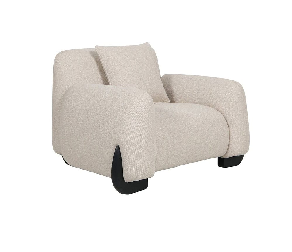 Luxe beige stoffen fauteuil met modern ontwerp en comfortabele zitting, perfect voor elke woonkamer of zithoek.