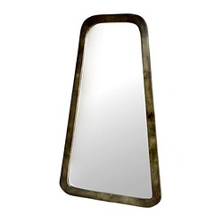 Romantisch houten wandelspiegel met irregular vorm, perfect voor stijlvolle huisdecoratie.