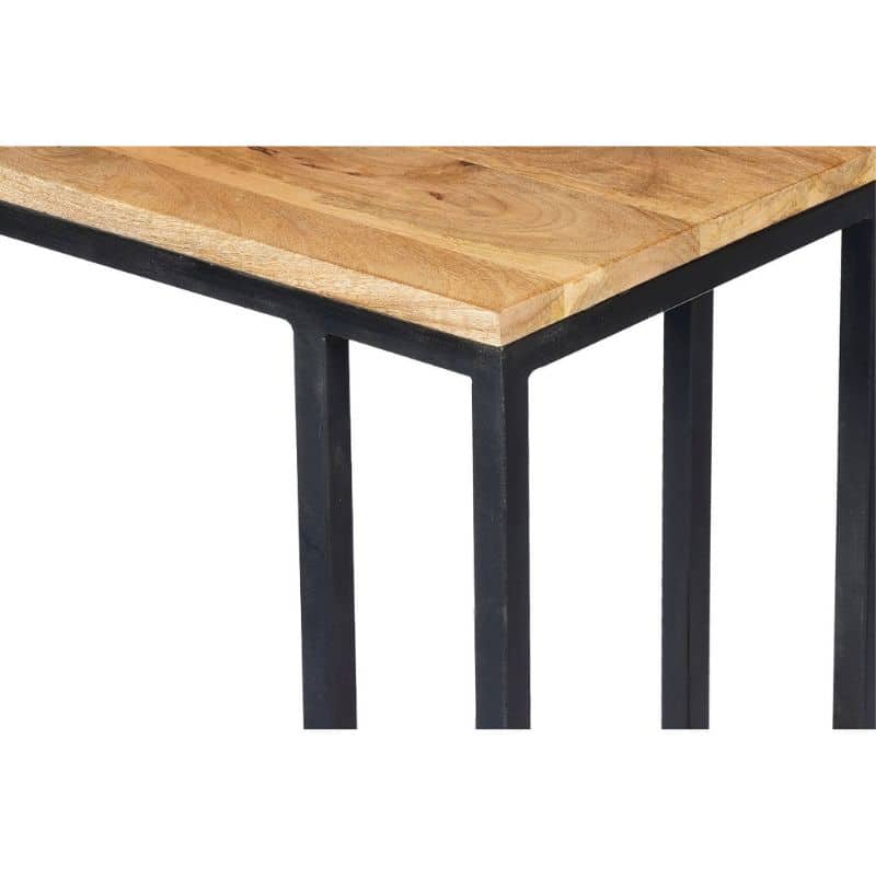 Elegante eettafel met grof houten blad en zwart metalen onderstel, perfect voor moderne interieurs en gezellige eetkamers.