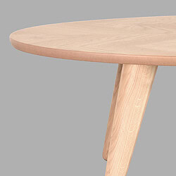 Eenvoudige houten tafel met ronde top en natuurlijke afwerking.
