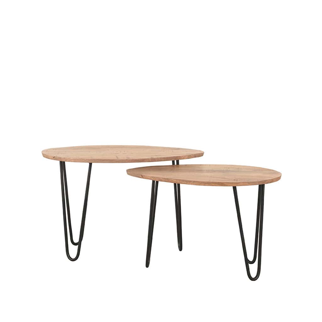 Moderne bijzettafels van massief hout met zwart metalen voeten, stijlvol en functioneel voor in elke woonkamer.