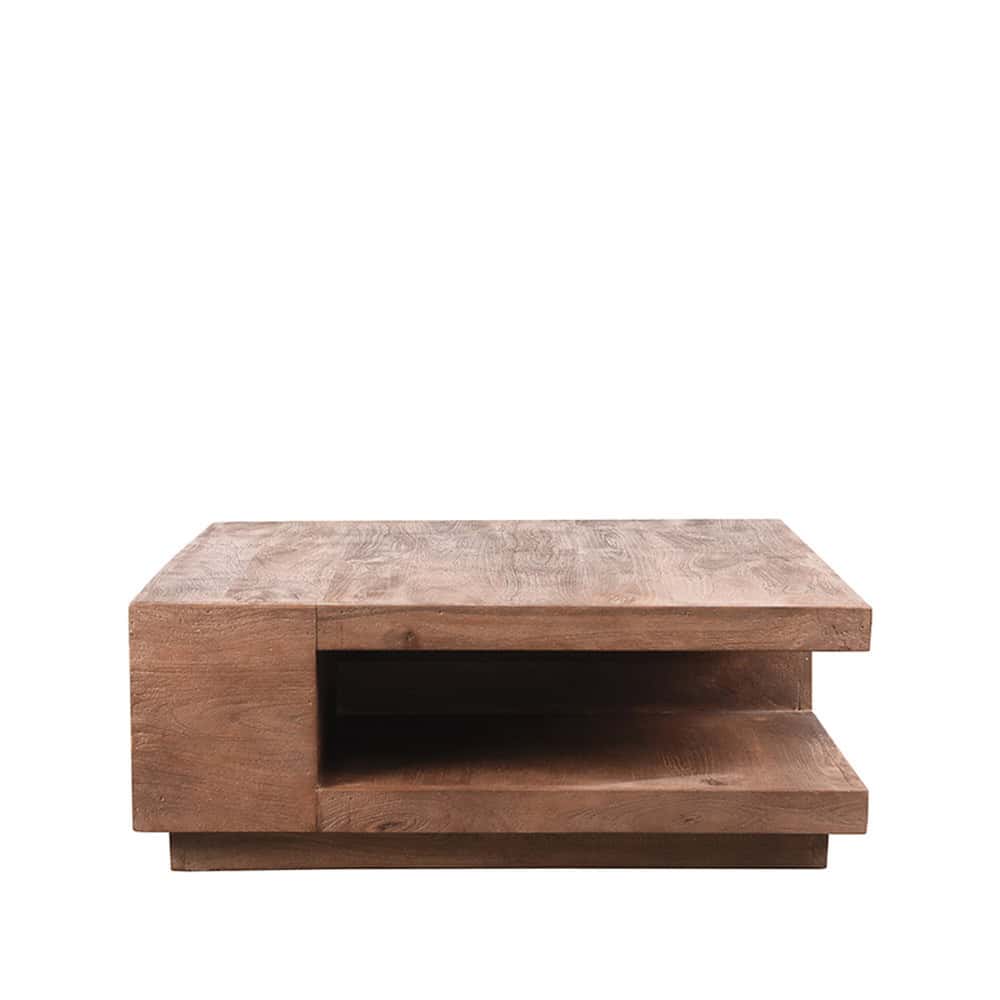 Robuuste houten salontafel met moderne uitstraling, handgemaakt in Nederland door Mokana Meubelen, perfect voor een warm en stijlvol interieur.