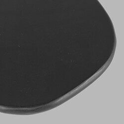 Minimalistisch zwart meubelstuk van hoogwaardige kwaliteit, benadrukt strakke en moderne design elementen, perfect voor eigentijdse woonruimtes.