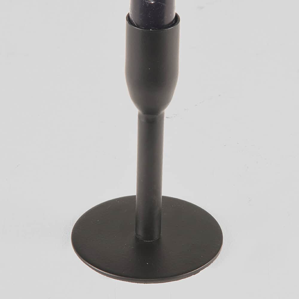 Stijlvolle zwarte metalen tafelpoten, geschikt voor maatwerk meubels en tafels, gecombineerd met een strak en modern design.