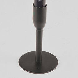 Stijlvolle zwarte metalen tafelpoten, geschikt voor maatwerk meubels en tafels, gecombineerd met een strak en modern design.