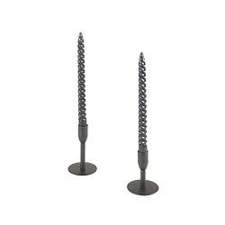 Metaal gekleurde kaarsenstandaarden, modern zwart design voor sfeervolle decoraties.