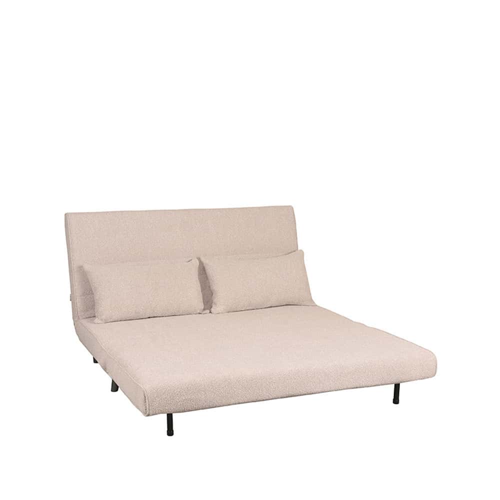 Bank met beige bekleding en kussens, modern design en comfort, perfect voor woonkamer of slaapkamer, van Mokana Meubelen.