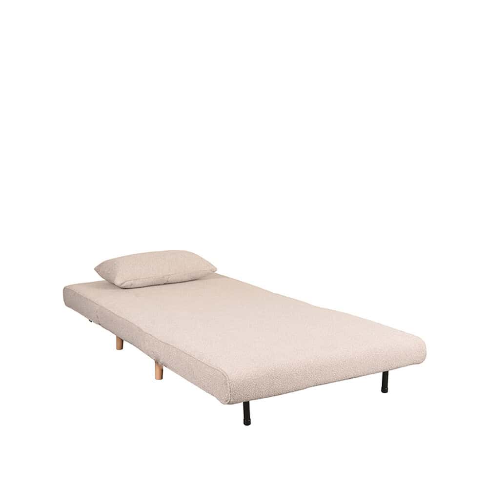 Houten bedbank met beige bekleding en losse kussen, modern en comfortabel ontwerp, perfect als logeerbed of extra slaapruimte in huis. Design meubel van Mokana Meubelen.