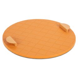 Ronde tabletop met een lichtoranje tegeldesign en verstelbare voeten, perfect voor modern wonen en creatief meubilair, gemaakt door Mokana Meubelen.