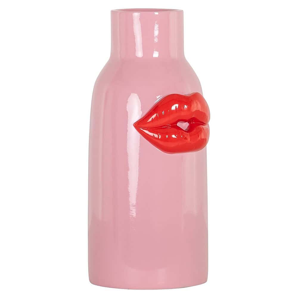 Kunststof vaas met 3D-lip sculptuur in fuchsia en rood, modern design voor woonkamer of slaapkamer.