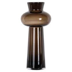 Elegante bruine glazen vaas op hoge sokkel, modern design, perfect voor interieurdecoratie, gemaakt door Mokana Meubelen.