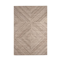 Warm, beige tapijt met een subtiel chevron patroon, perfect voor een stijlvolle en gezellige woonkamer of slaapkamer. Gemaakt van hoogwaardige materialen voor comfort en duurzaamheid.
