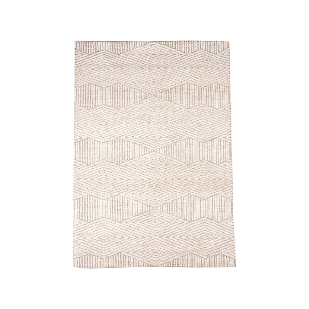 Delicate beige en witte geometrische tapijt met moderne tribal patroon, ideaal voor een stijlvolle woonkamer of slaapkamer.