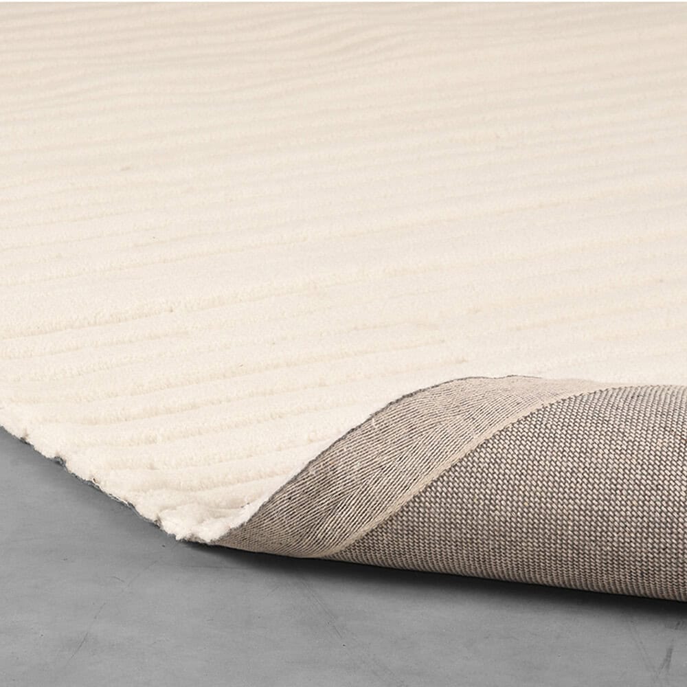 Zacht wollen hoeslaken met strepen, perfect voor comfortabel slapen op maat gemaakte meubelen.