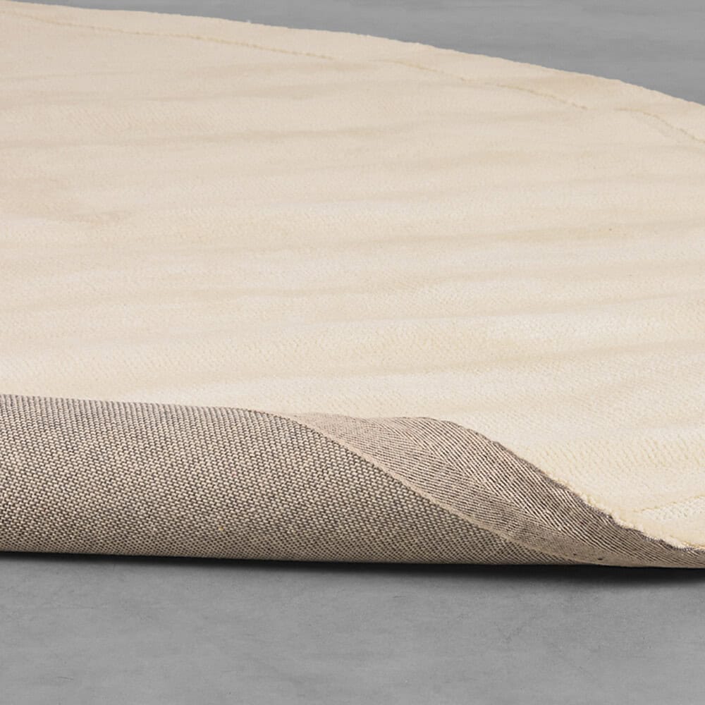 Zacht beige en taupe stof met een geweven textuur voor hoogwaardige meubels en decoratie.