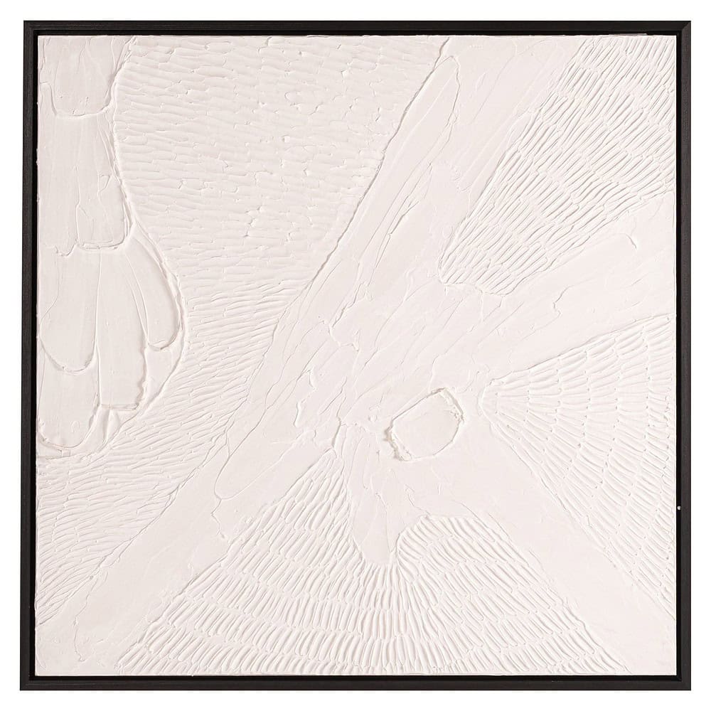 Sandkleurige textuurrijke muurafwerking met bloemmotief, perfect voor moderne interieurs en wanddecoratie.