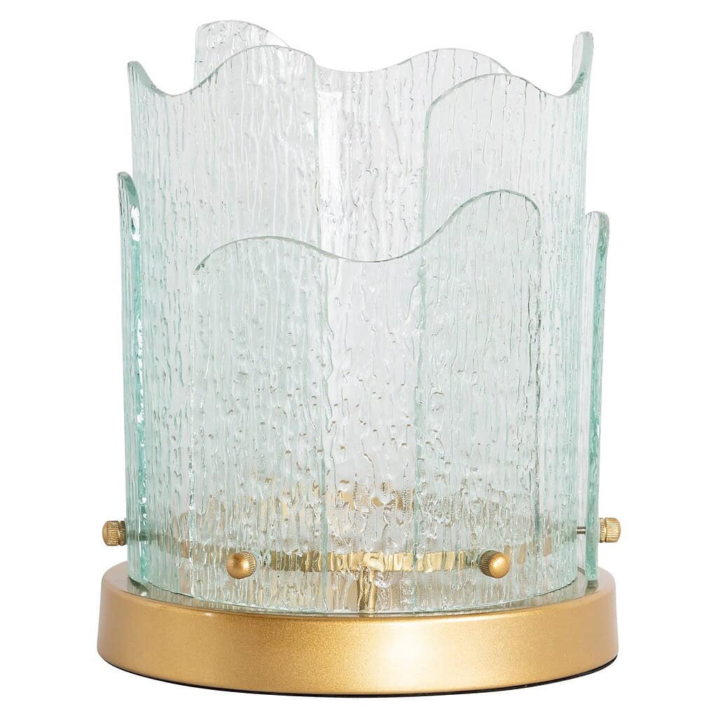 Glaslamp met goudkleurige basis, handgemaakt en elegant design, perfect als decoratie of sfeerverlichting voor in huis of kantoor.