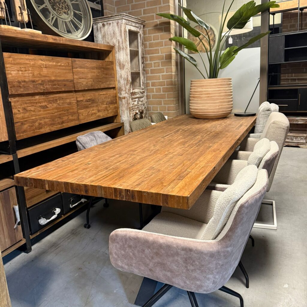 Donny eettafel 280cm teakhout massief 4cm dik
