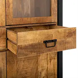 Rustieke houten lade van Mokana Meubelen met zwart metalen handgreep, perfect voor een landelijke of moderne inrichting. Geschikt voor opbergdoeleinden en voegt warm houtaccent toe aan elke ruimte.