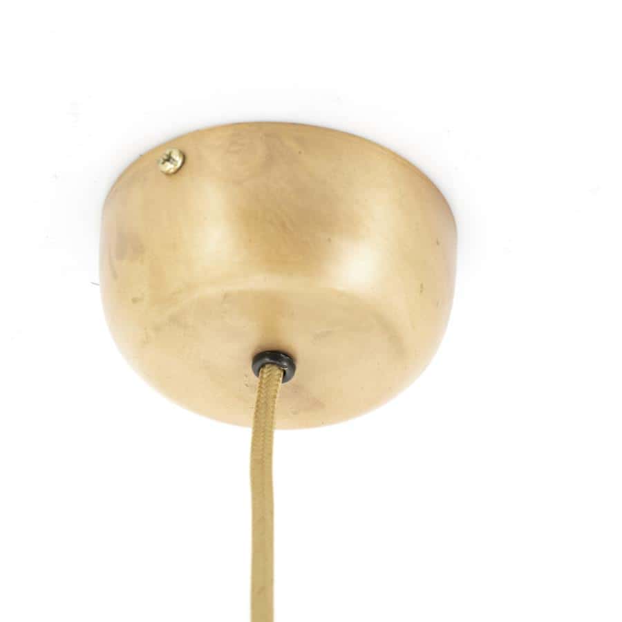 Gouden plafondlamp met sierlijke afwerking en voedingskabel, perfect voor modern interieurdesign.