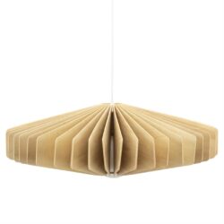 Houten hanglamp met uniek papieren lampenkap, modern design voor in een woonkamer of eetkamer. Perfect voor stijlvolle en functionele interieurverlichting.