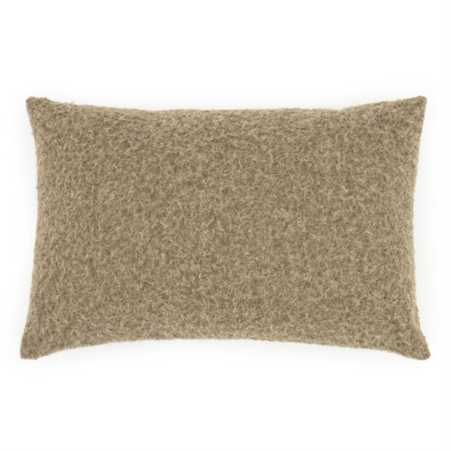 Knuffelwoordenkussen van Mokana Meubelen, geschikt als decoratie of voor comfort in huis, gemaakt van duurzaam en zacht materiaal in een natuurlijke beige kleur.