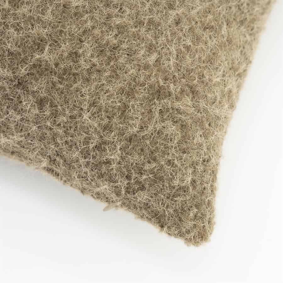 Onbekend, jonge gekleurde vloerkleed mat met zachte textuur en dichte vezels, perfect voor woonkamers en slaapkamers voor een warme en gezellige uitstraling.