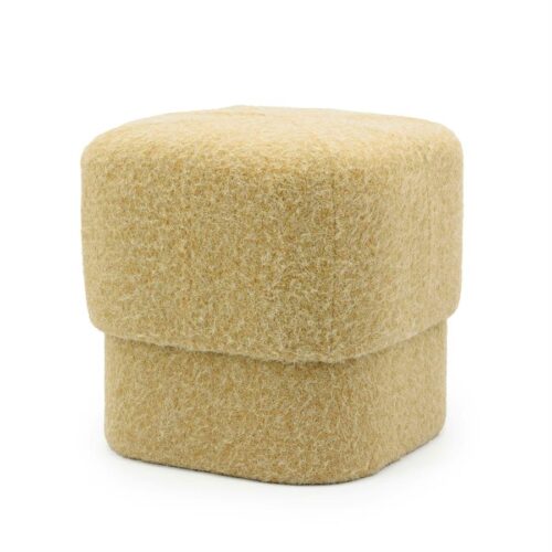 Zachte, beige meubelpoef van modern design, multifunctioneel en comfortabel, perfect voor zithoeken en lounges.