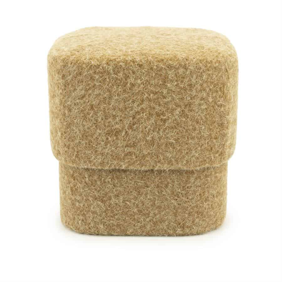 Elegante beige meubelstuk van Mokana Meubelen, multifunctioneel en modern design geschikt voor diverse interieurstijlen.