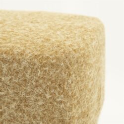 Viltstoff bekleding op meubelstuk, zachte textuur voor comfortabel en modern meubilair.