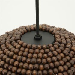 Houten kralen hanglamp met zwart metalen snoer en plafondkap, duurzaam en stijlvol design, perfect voor een natuurlijke sfeerverlichting in huis.
