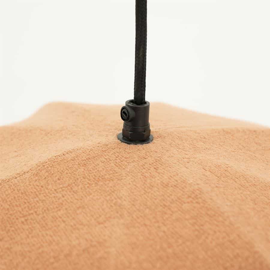 Hoogwaardige meubelbeschermer van Mokana meubelen voor bescherming van tafels en eettafels, eenvoudige montage, duurzame materialen, modern design, maatwerk mogelijk, speciale aandacht voor stabiliteit en kwaliteit, perfect voor elk interieur.