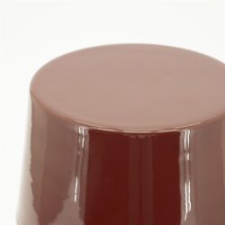 Elegant hoekje van een mokka meubelstuk in een warme, bruin-achtige kleur met een glanzende afwerking, ideaal voor modern interieur design en maatwerk meubels.