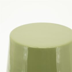 Lounge krukje in zachte groene kleur van Mokana Meubelen, perfect voor modern en comfortabel interieur.