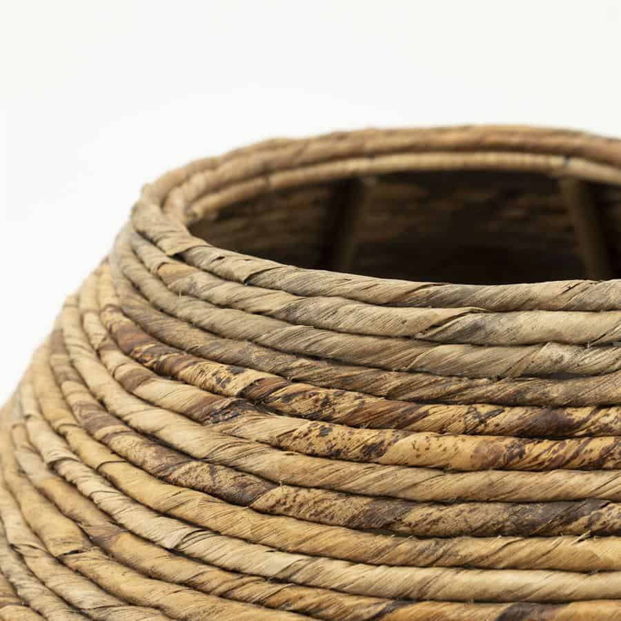 Naturale rotan meubel decor, handgemaakt woonaccessoire voor een rustieke uitstraling.