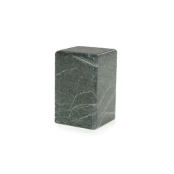 Rustieke groen marmeren tafel of bijzettafel, elegant design, natuurlijk natuursteen, duurzame meubeloptie voor woonkamer of entree.